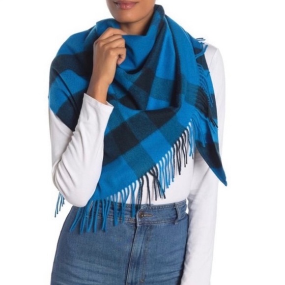 Burberry Scarf - Picture 4 of 5